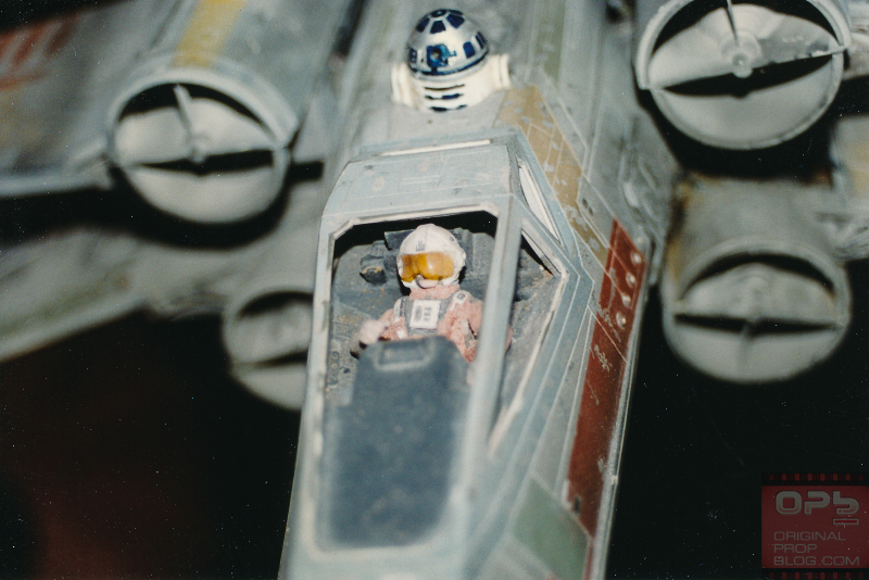 Illustration for article titled I can't believe these crappy Star Wars props looked so great in movies